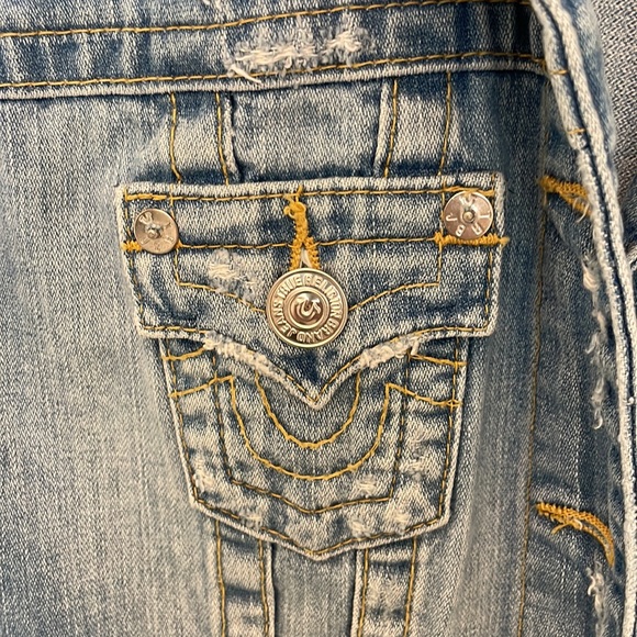 Women’s True Religion Denim Distressed Trucker Jacket Size Small NWOT - Picture 3 of 6